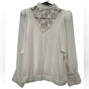 Vintage blouse  Gorgeous lace collar!